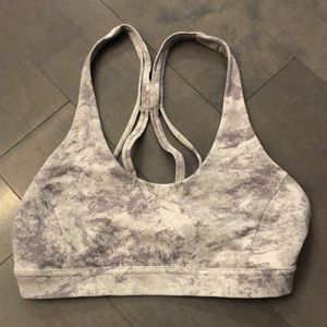 Lululemon marble sports bra size 4. Missing padding for bra. Gently used.
